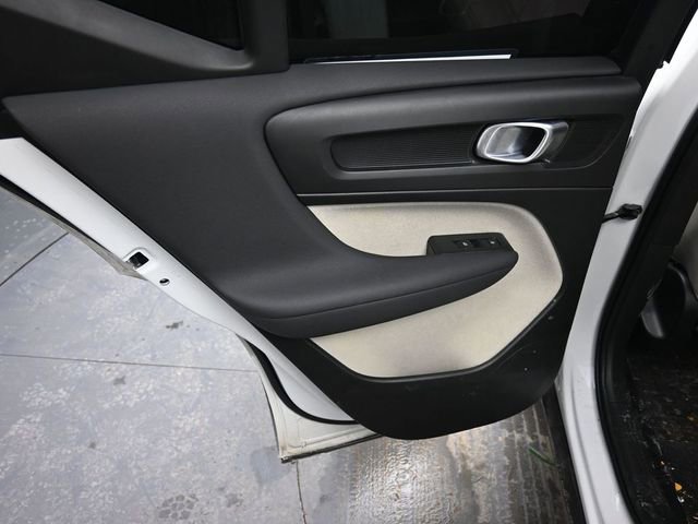Used 2023 Volvo XC40 B5 Ultimate w/ Protection Package Premier image 14