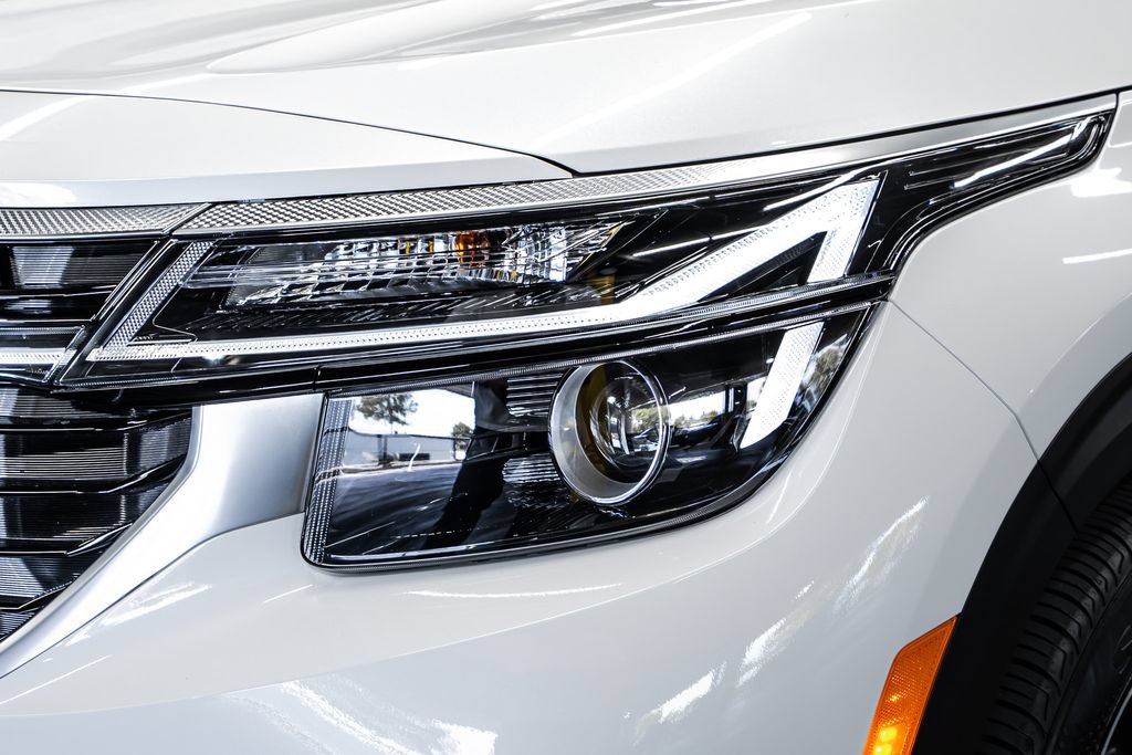 Used 2025 Kia Seltos EX FWD image 9