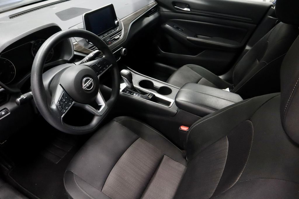 Used 2025 Nissan Altima 2.5 SV FWD image 22
