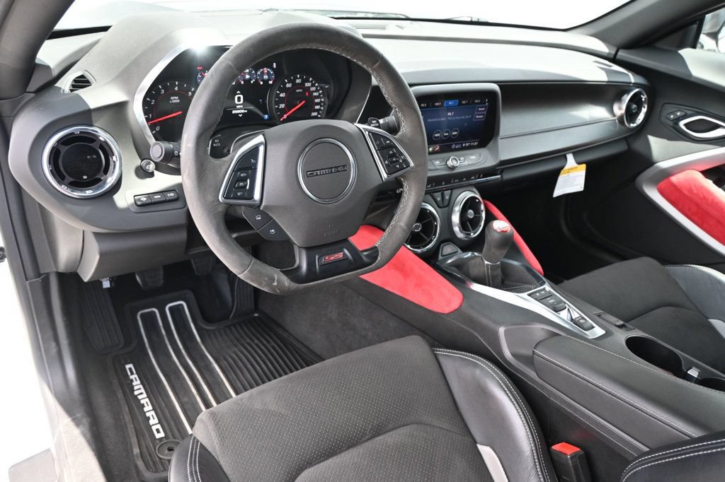 Used 2020 Chevrolet Camaro SS RWD image 11