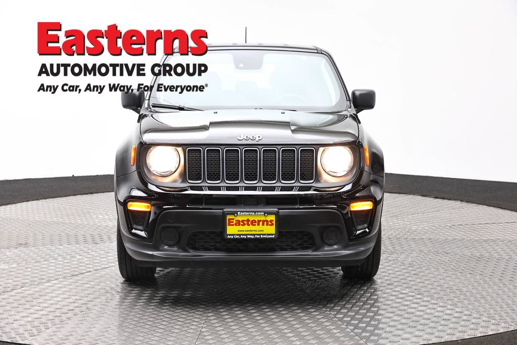 Used 2023 Jeep Renegade Latitude AWD/4WD image 2