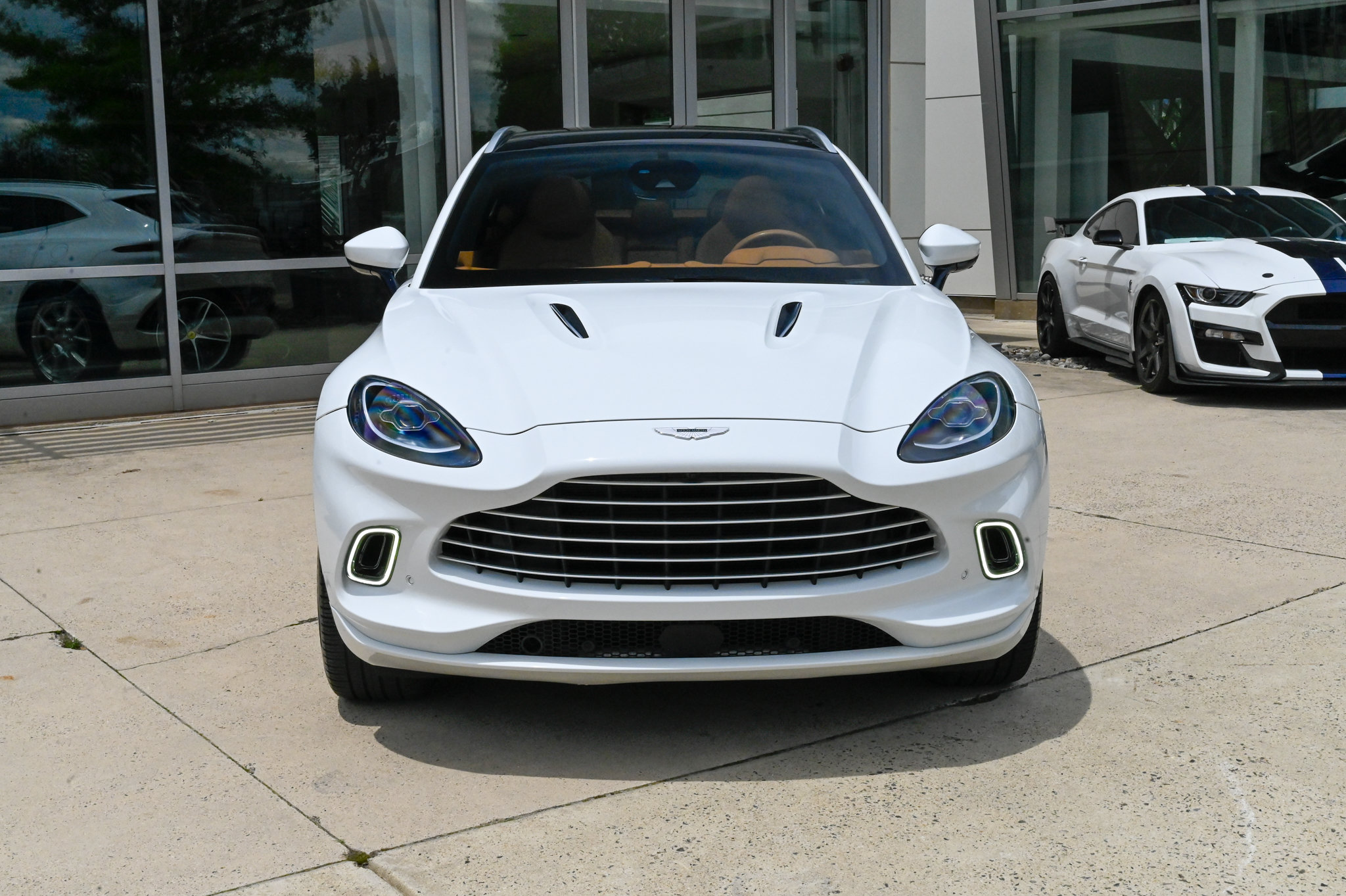 Used 2024 Aston Martin DBX AWD/4WD image 2