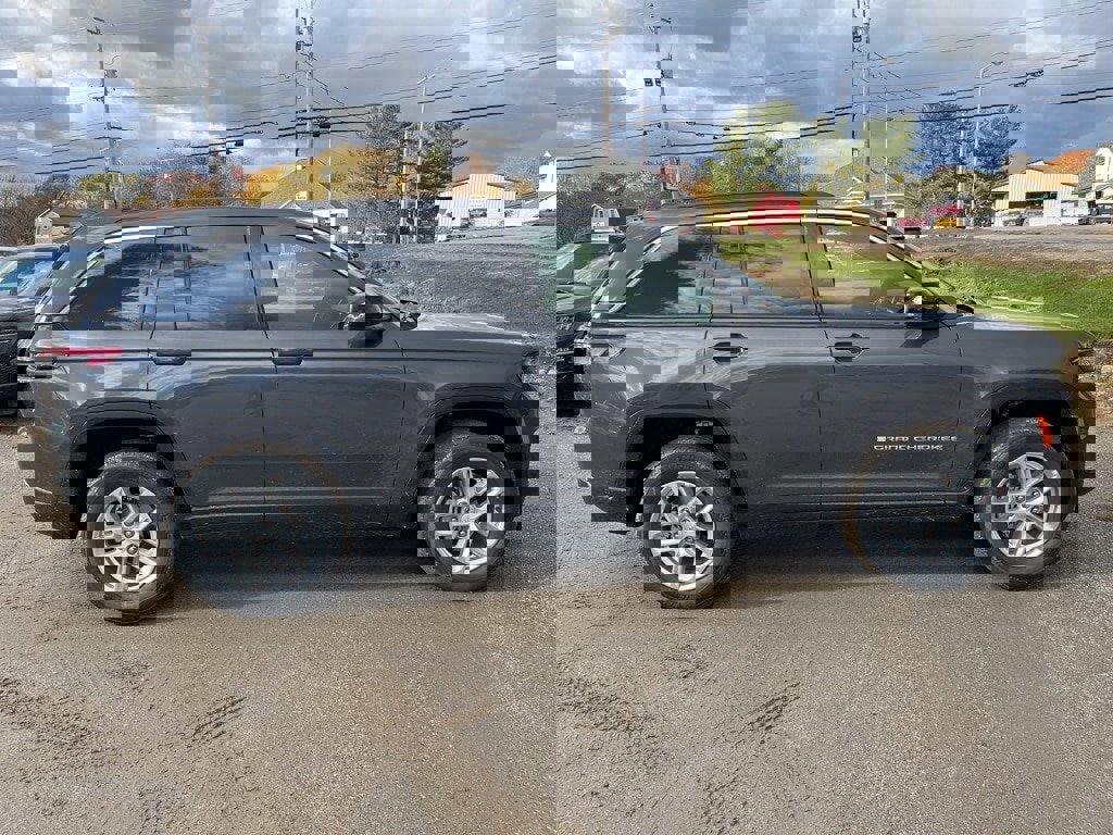 New 2025 Jeep Grand Cherokee Laredo X image 8