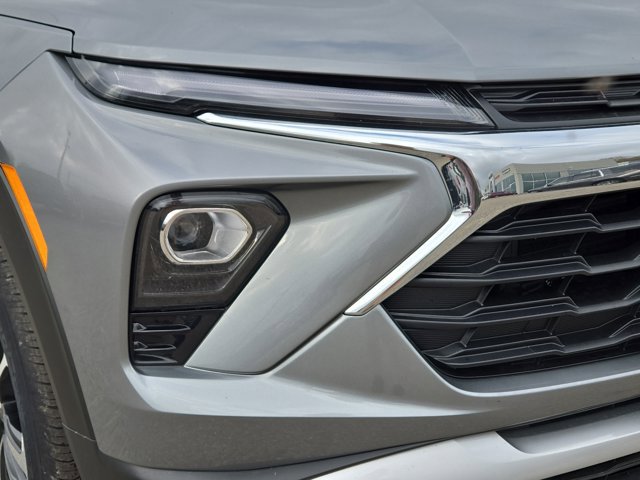 Used 2025 Chevrolet TrailBlazer LT image 3