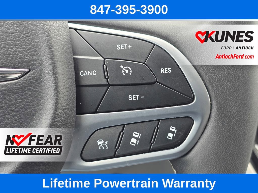 Used 2024 Chrysler Pacifica Touring-L FWD image 40