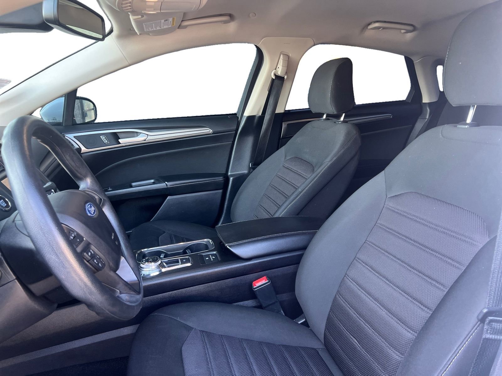 Used 2020 Ford Fusion SE FWD image 9