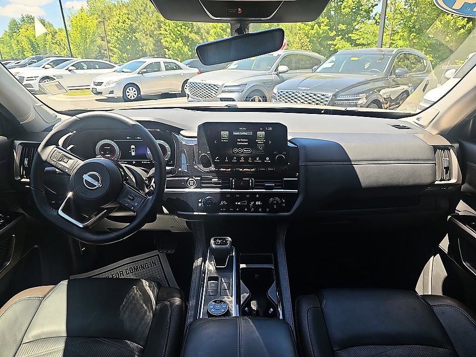 Used 2024 Nissan Pathfinder Platinum AWD/4WD image 31