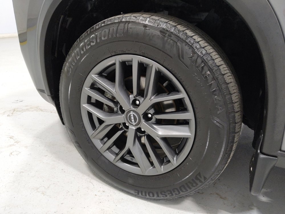 Used 2023 Nissan Rogue S image 31