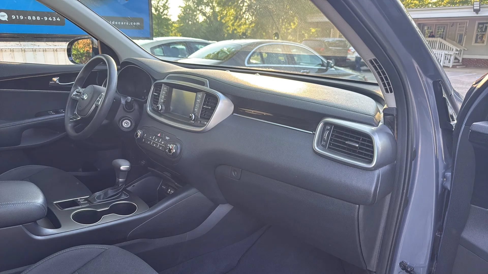 Used 2020 Kia Sorento LX AWD/4WD image 22