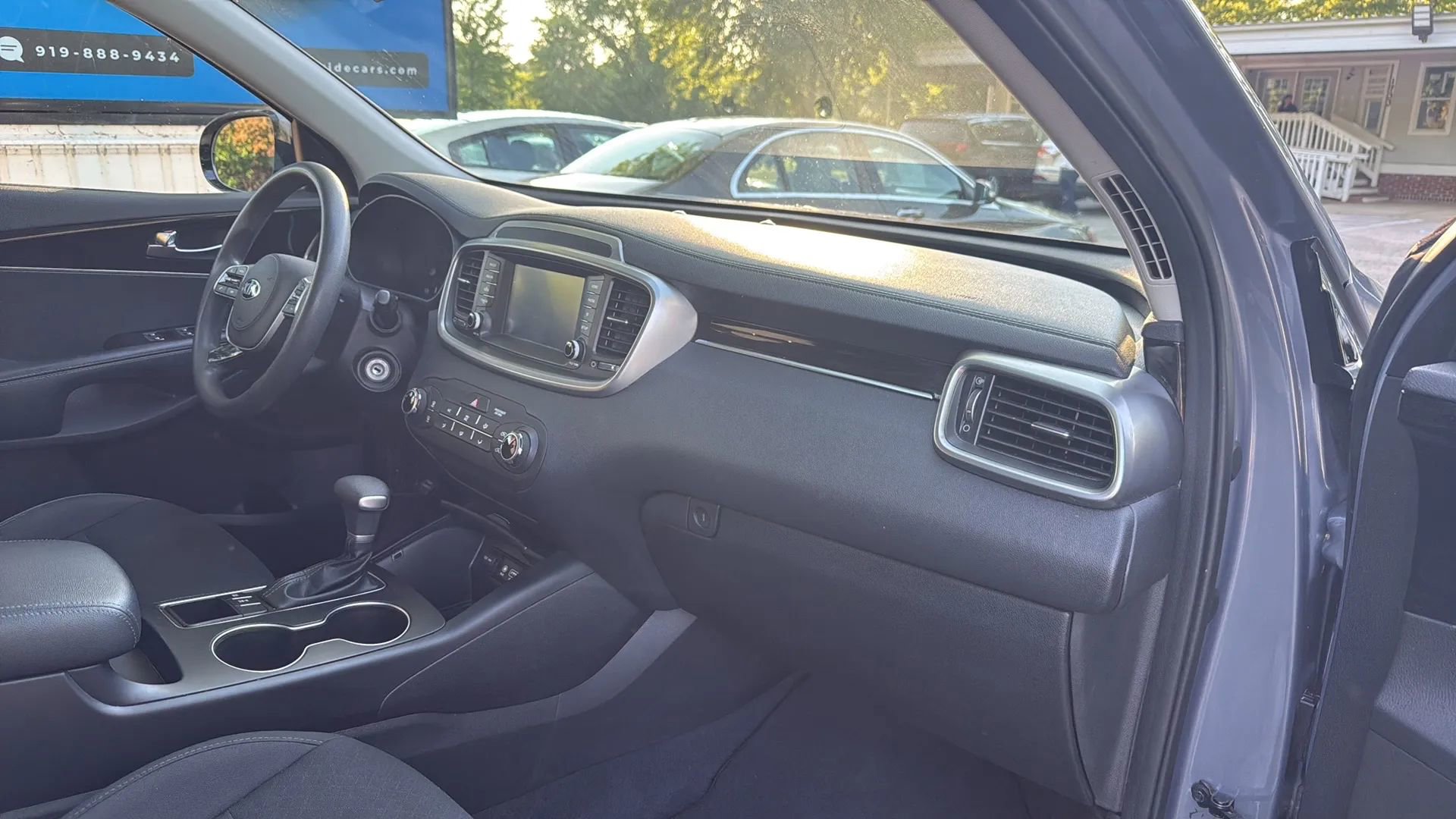 Used 2020 Kia Sorento LX AWD/4WD image 22