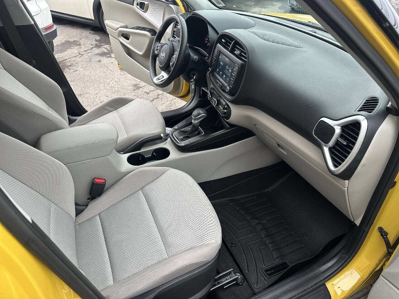 Used 2020 Kia Soul LX FWD image 18