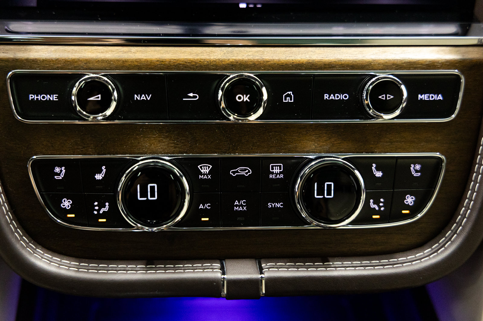 Used 2023 Bentley Bentayga AWD/4WD image 38