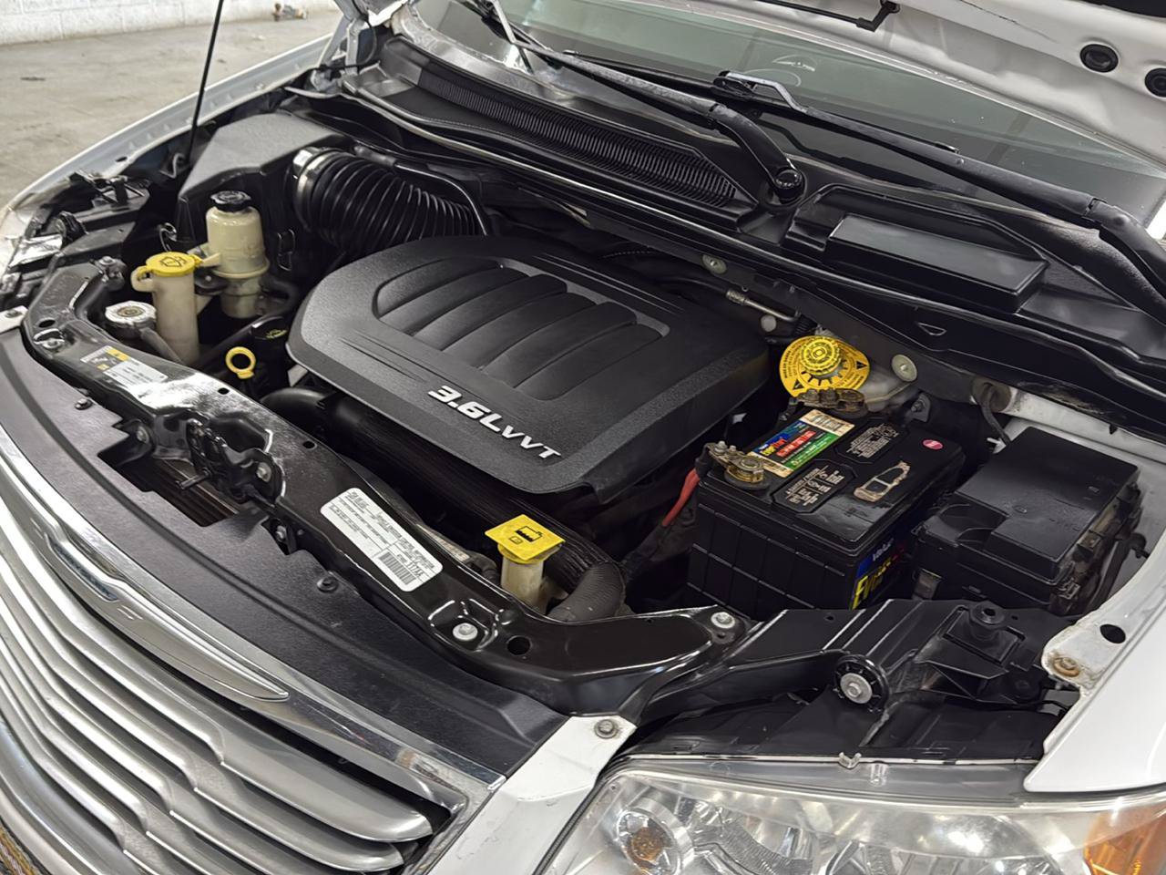 Used 2015 Chrysler Town & Country Touring FWD image 69