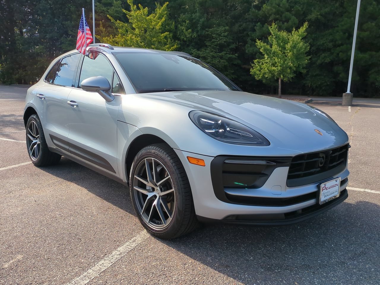 Used 2025 Porsche Macan AWD/4WD image 2
