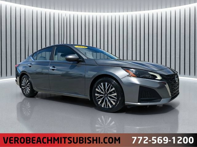Used 2023 Nissan Altima 2.5 SV FWD image 1