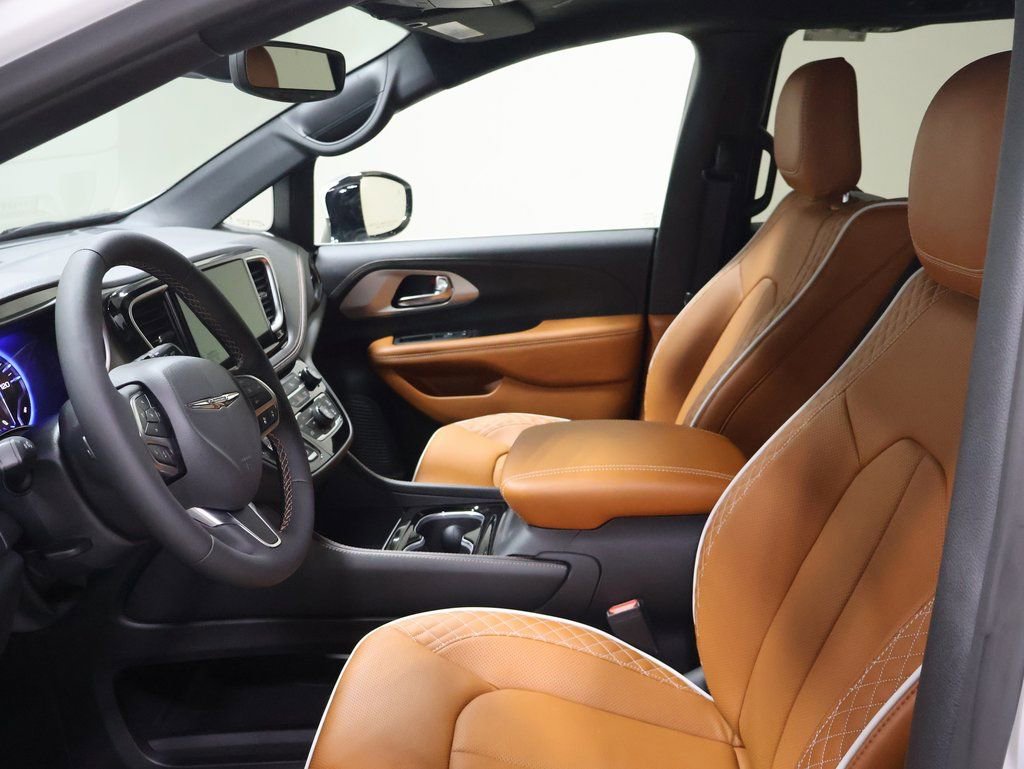 New 2026 Chrysler Pacifica Pinnacle w/ Trailer Tow Group image 10