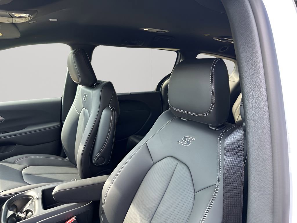 New 2026 Chrysler Pacifica Select w/ S Appearance Package FWD image 29