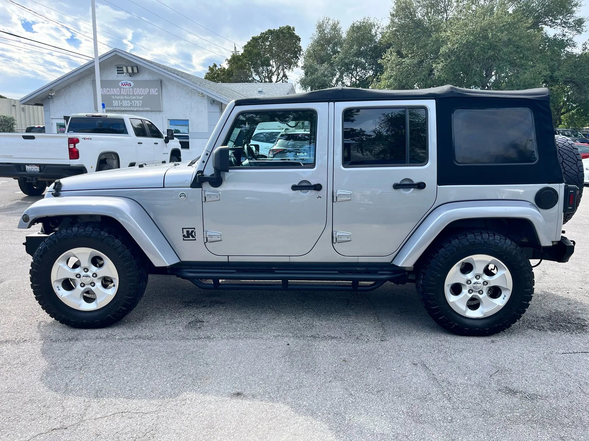 Used 2013 Jeep Wrangler Unlimited Sahara w/ Connectivity Group image 4