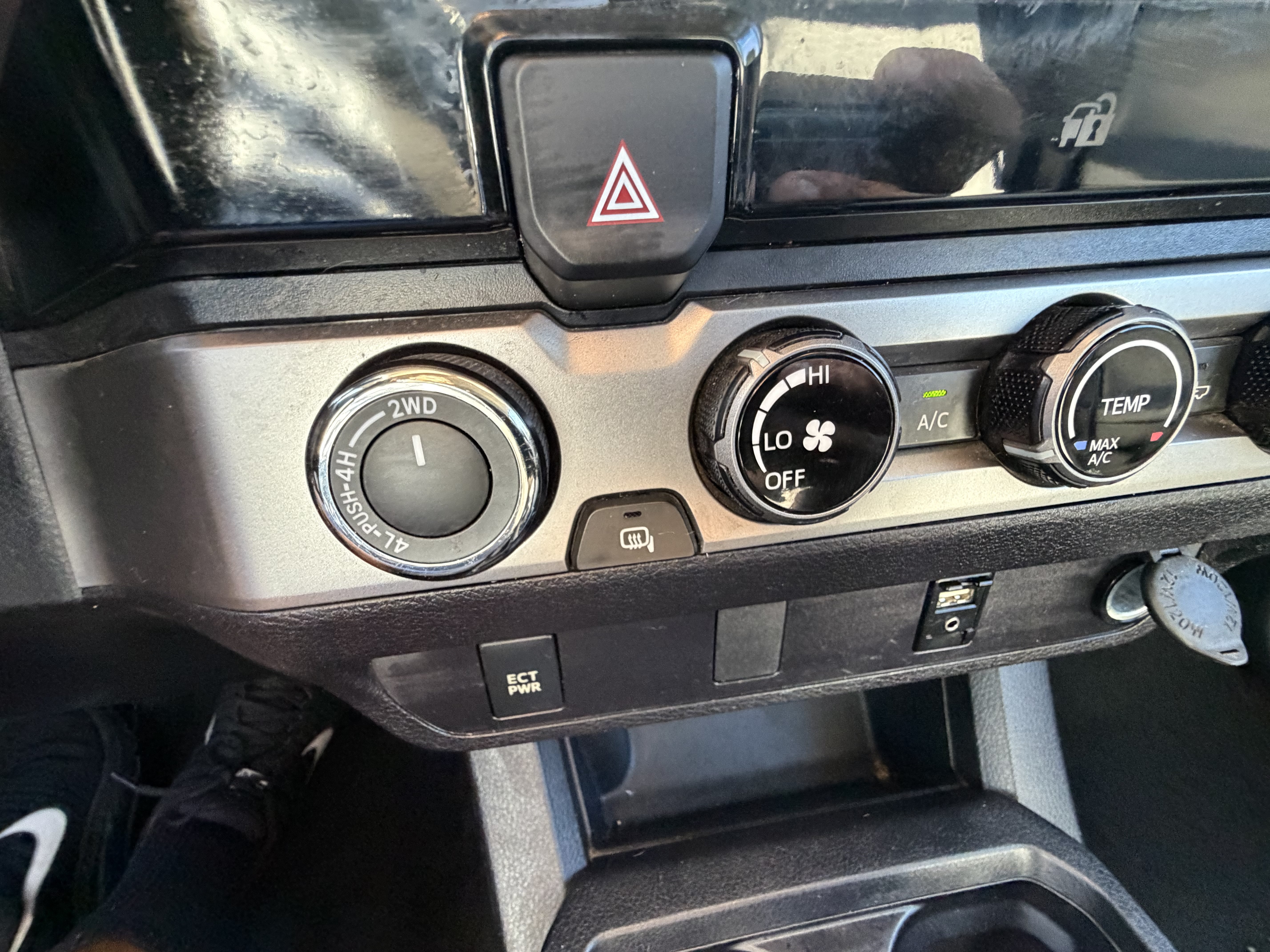 Used 2017 Toyota Tacoma SR5 w/ Tow Package AWD/4WD image 20