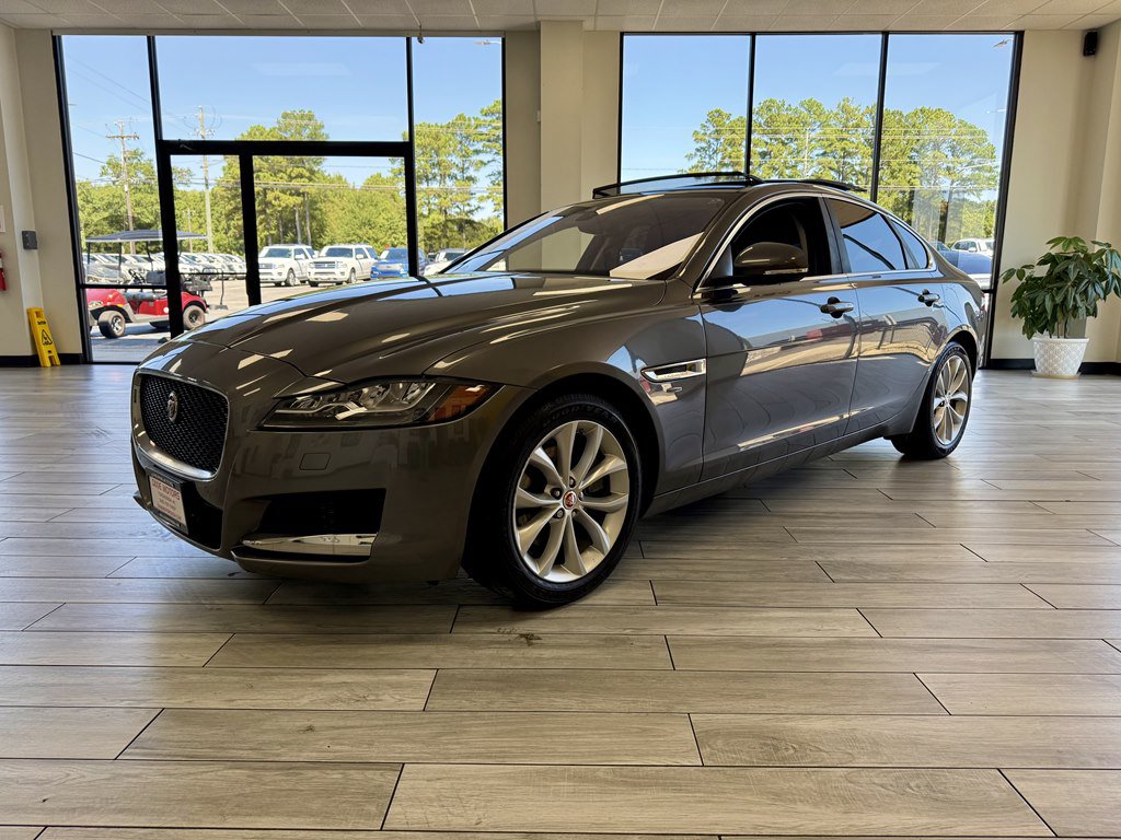 Used 2018 Jaguar XF Premium AWD/4WD image 3