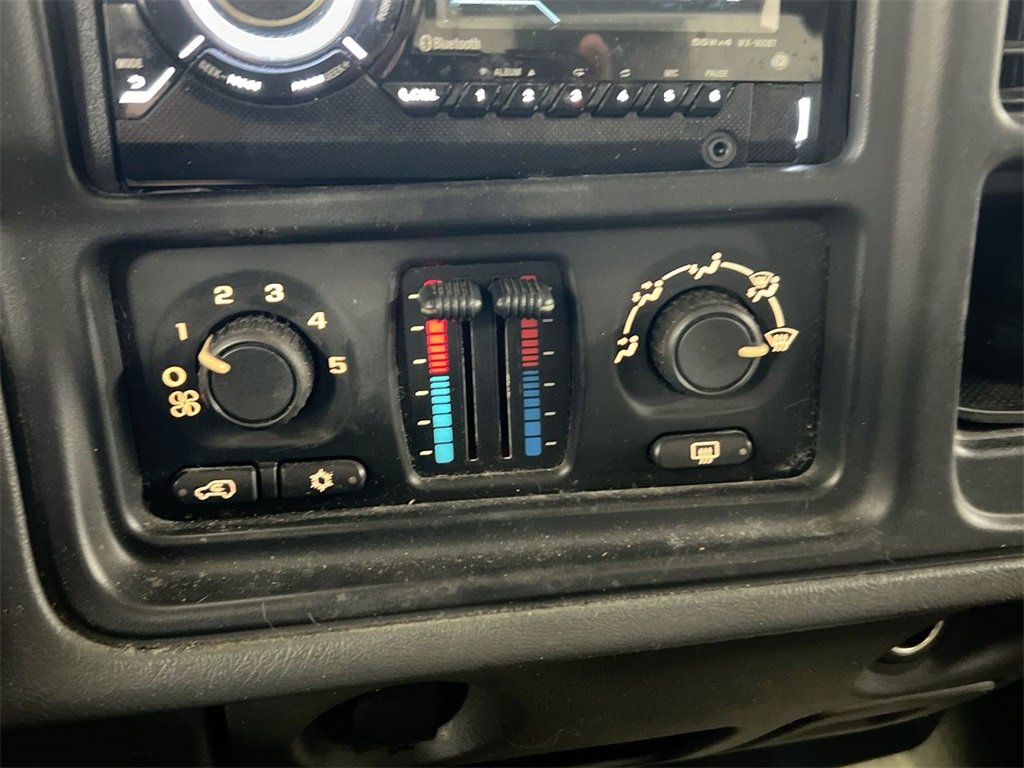 Used 2007 Chevrolet Silverado 1500 LT w/ Crew Cab Value Package image 14