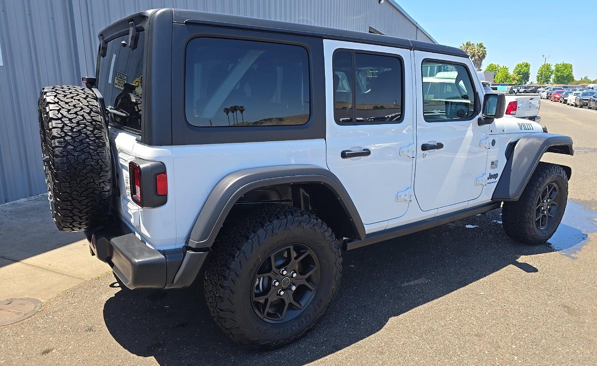Used 2024 Jeep Wrangler Unlimited AWD/4WD image 4