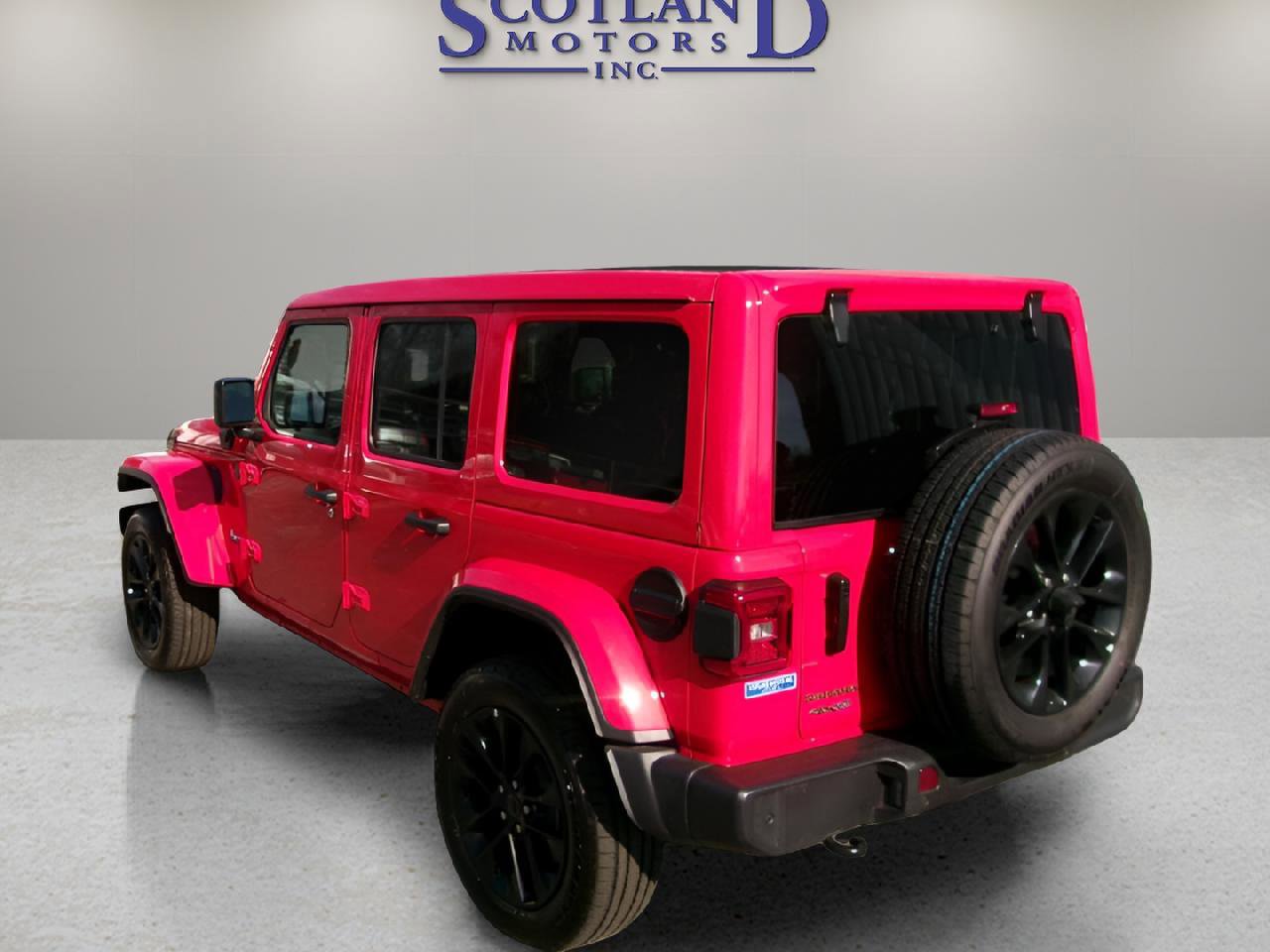 Used 2025 Jeep Wrangler Sahara w/ Safety Group AWD/4WD image 8