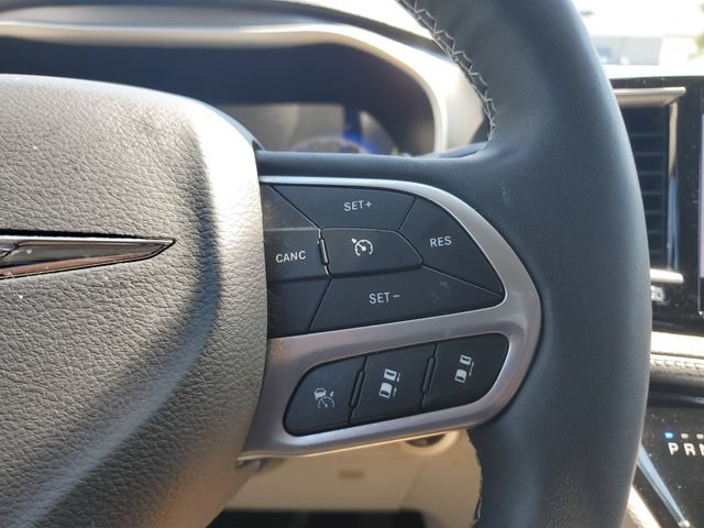 Used 2024 Chrysler Pacifica Touring-L AWD/4WD image 24