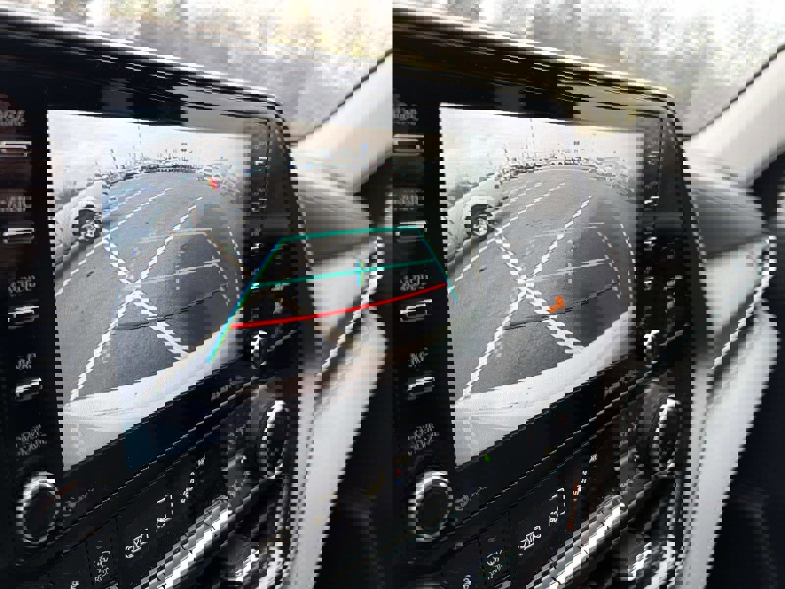 Used 2021 Toyota Highlander LE image 9