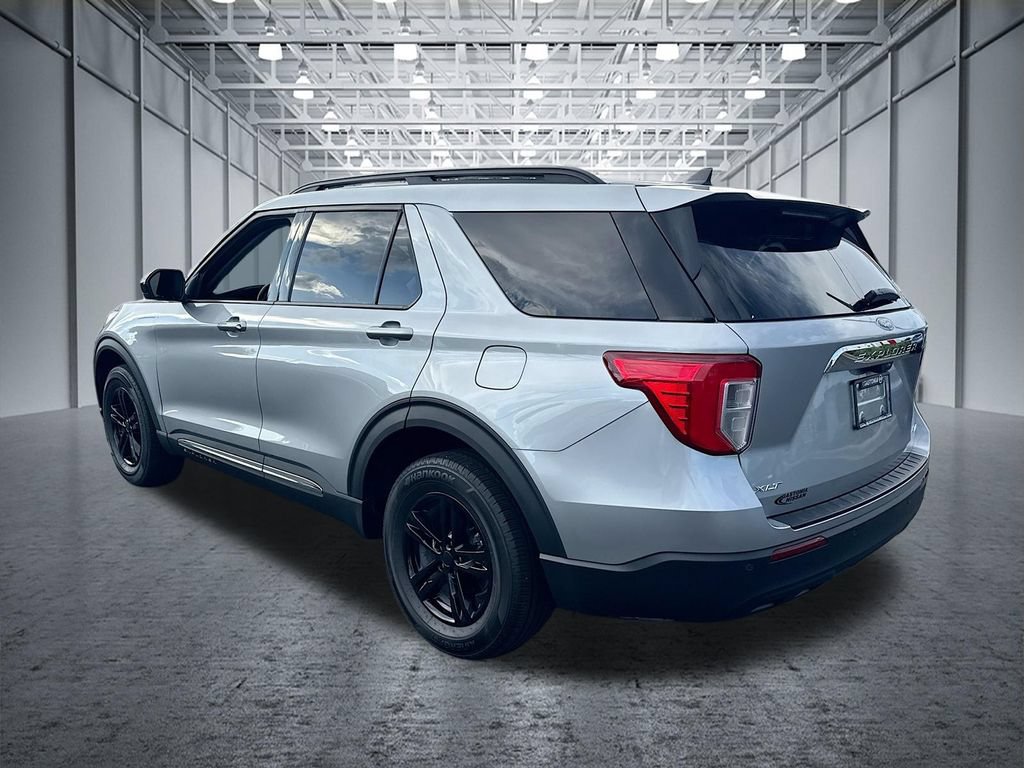 Used 2023 Ford Explorer XLT AWD/4WD image 6