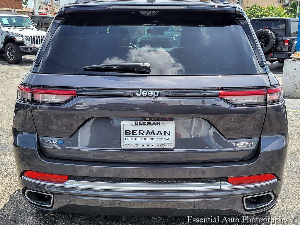 Used 2024 Jeep Grand Cherokee Summit AWD/4WD image 7
