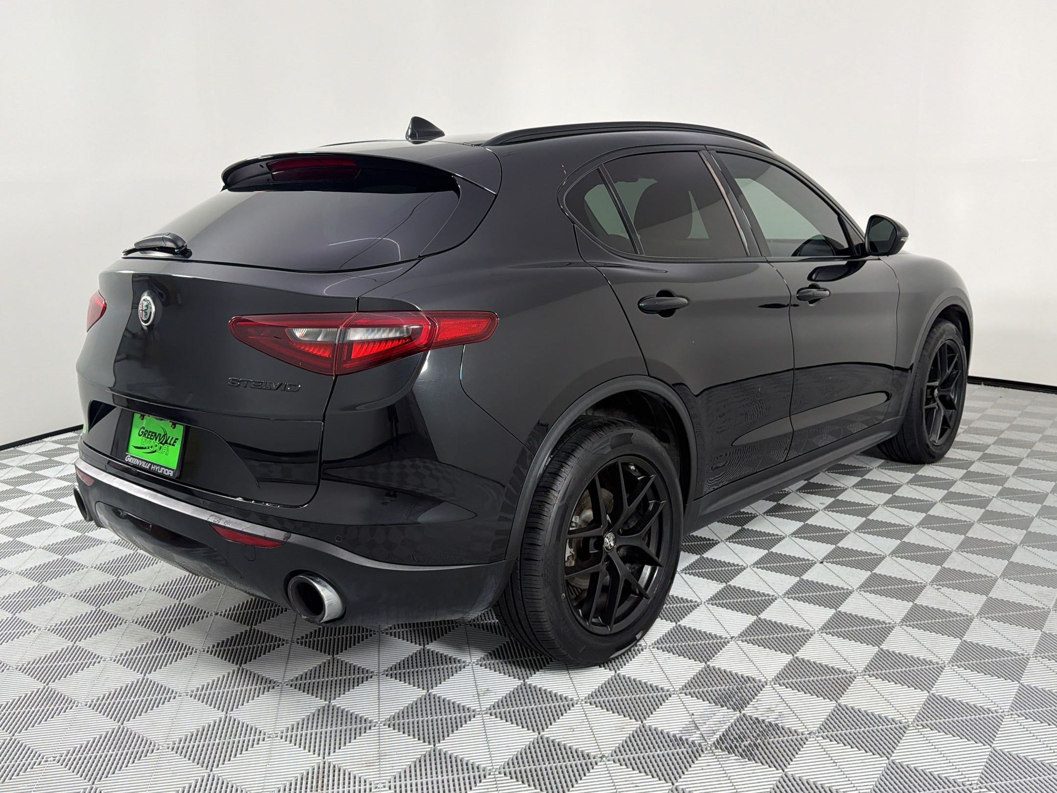 Used 2021 Alfa Romeo Stelvio Sprint w/ Nero Edizione RWD image 9