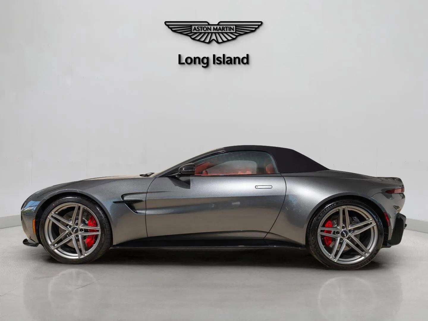 New 2026 Aston Martin V8 Vantage Roadster image 8
