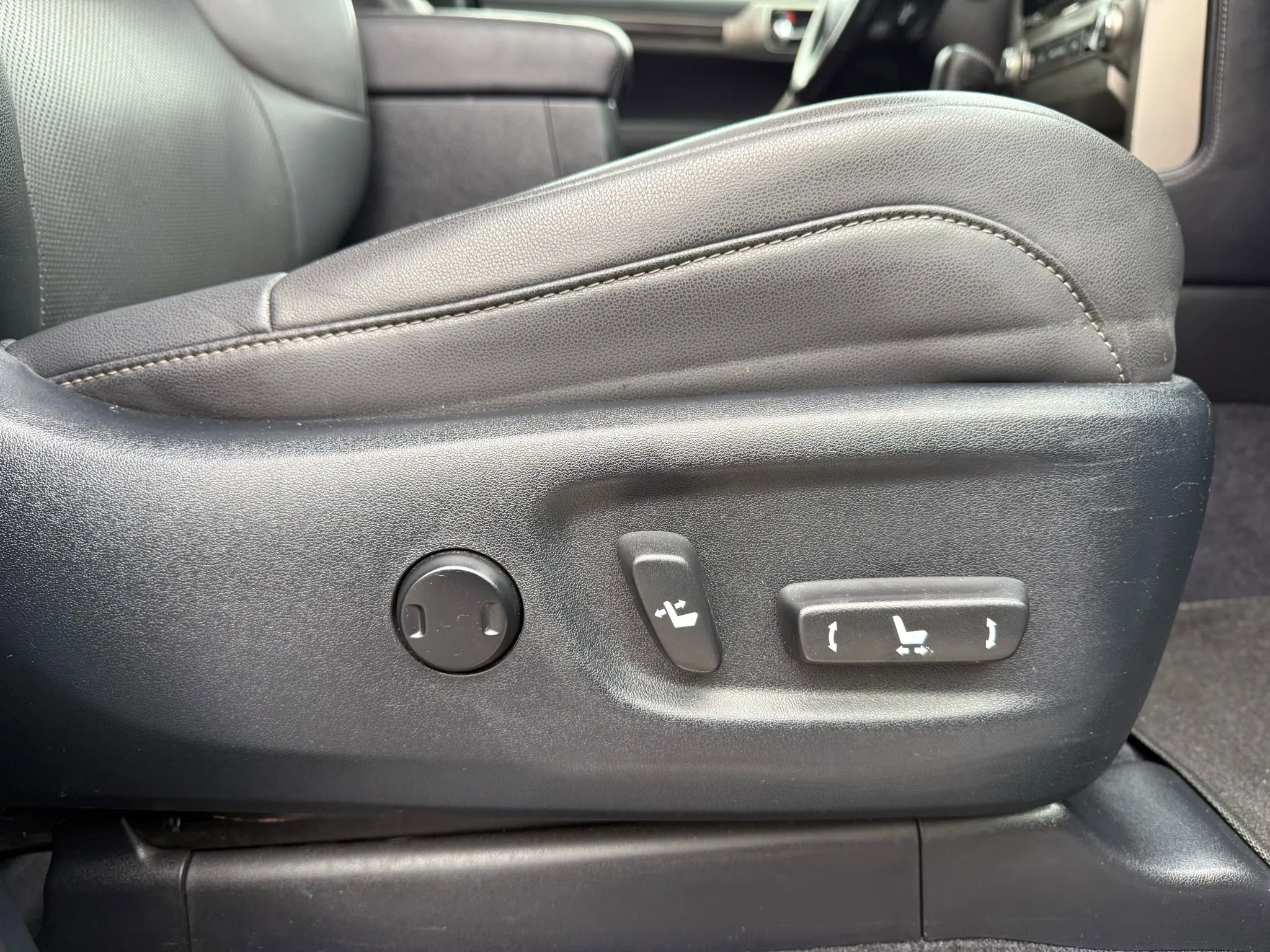 Used 2015 Lexus GX 460 image 36