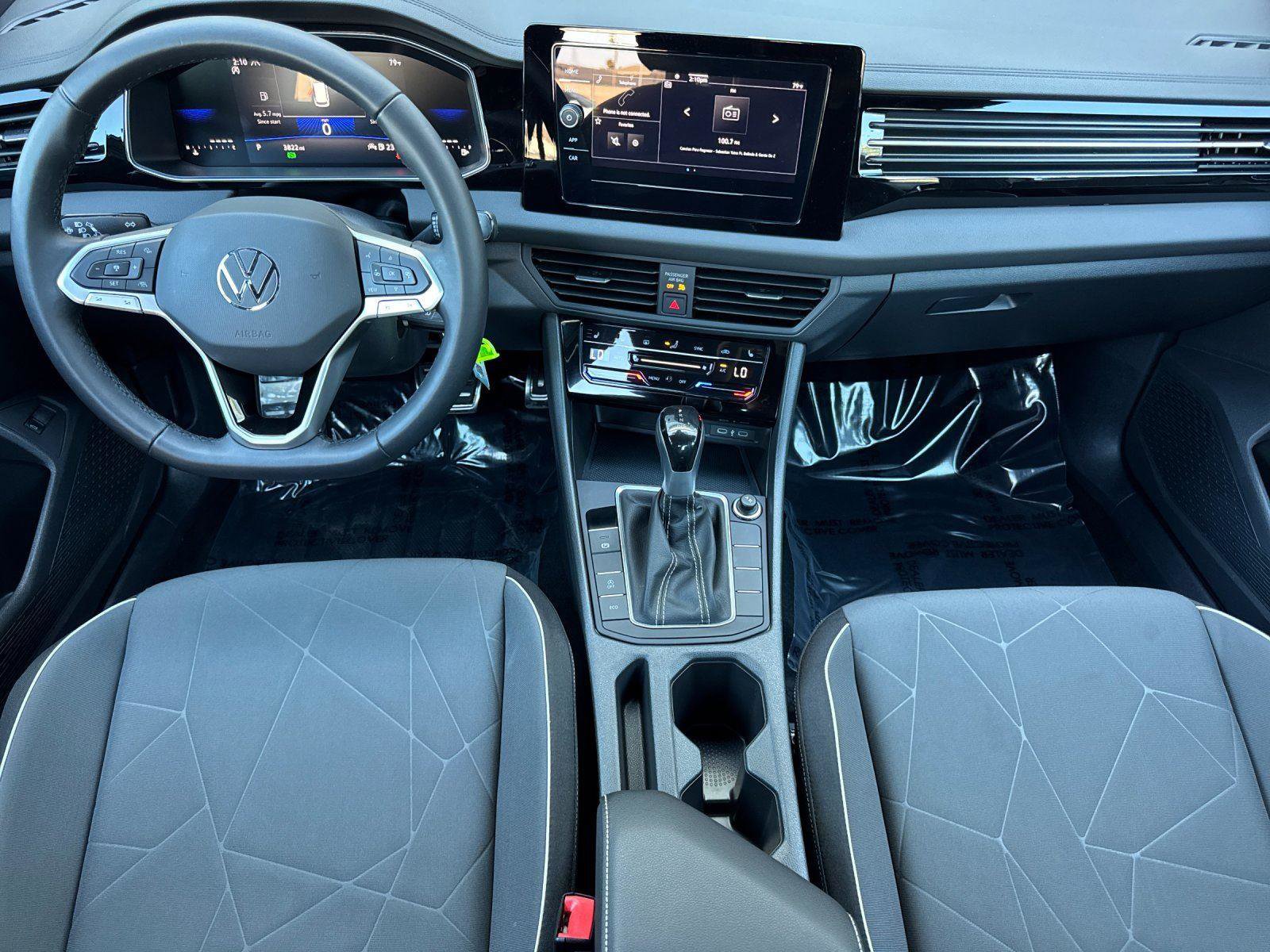 Used 2025 Volkswagen Jetta Sport image 12