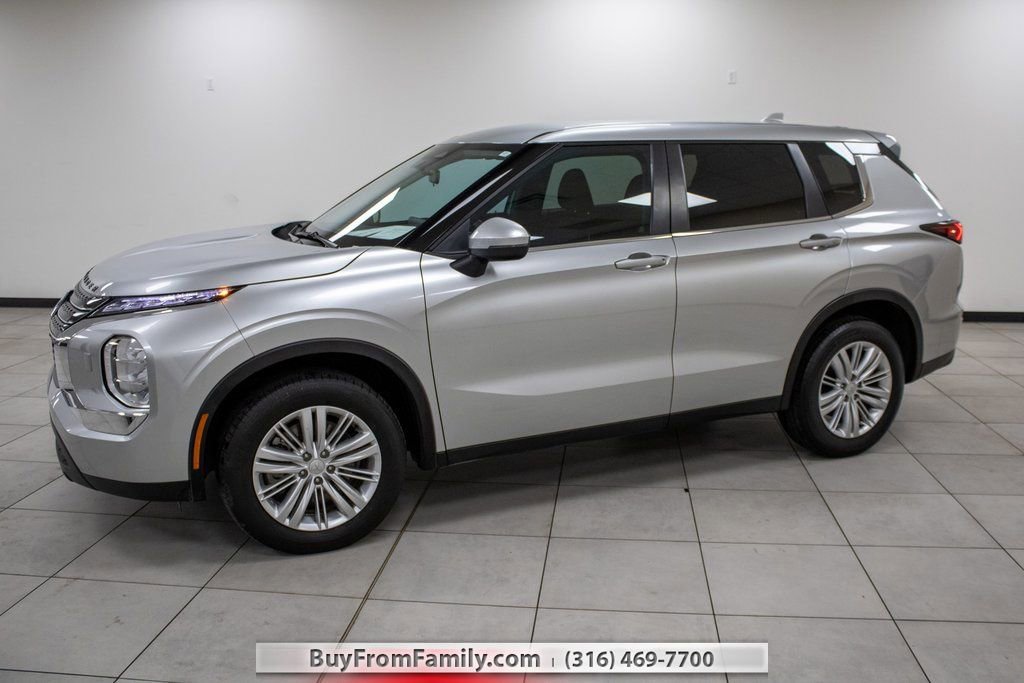 Used 2024 Mitsubishi Outlander ES