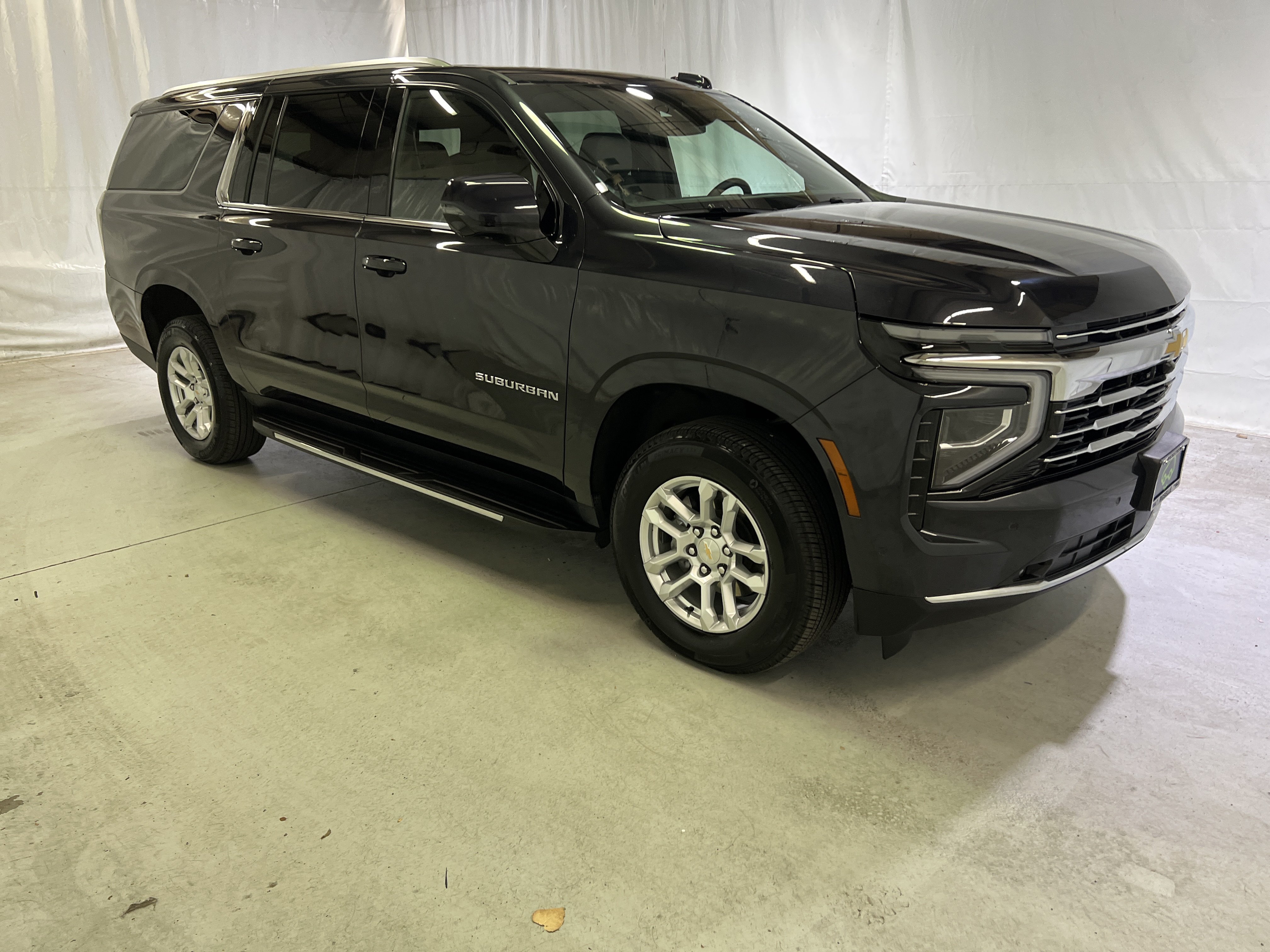 Certified 2026 Chevrolet Suburban LT w/ Comfort Package AWD/4WD image 2