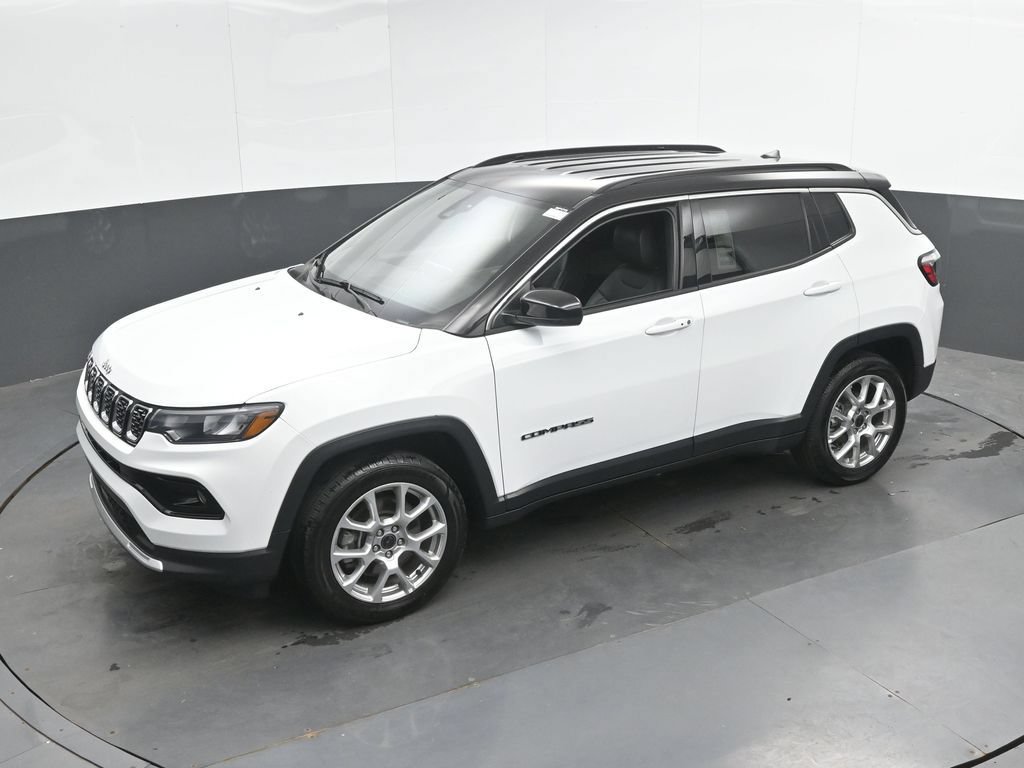 Used 2025 Jeep Compass Limited AWD/4WD image 35