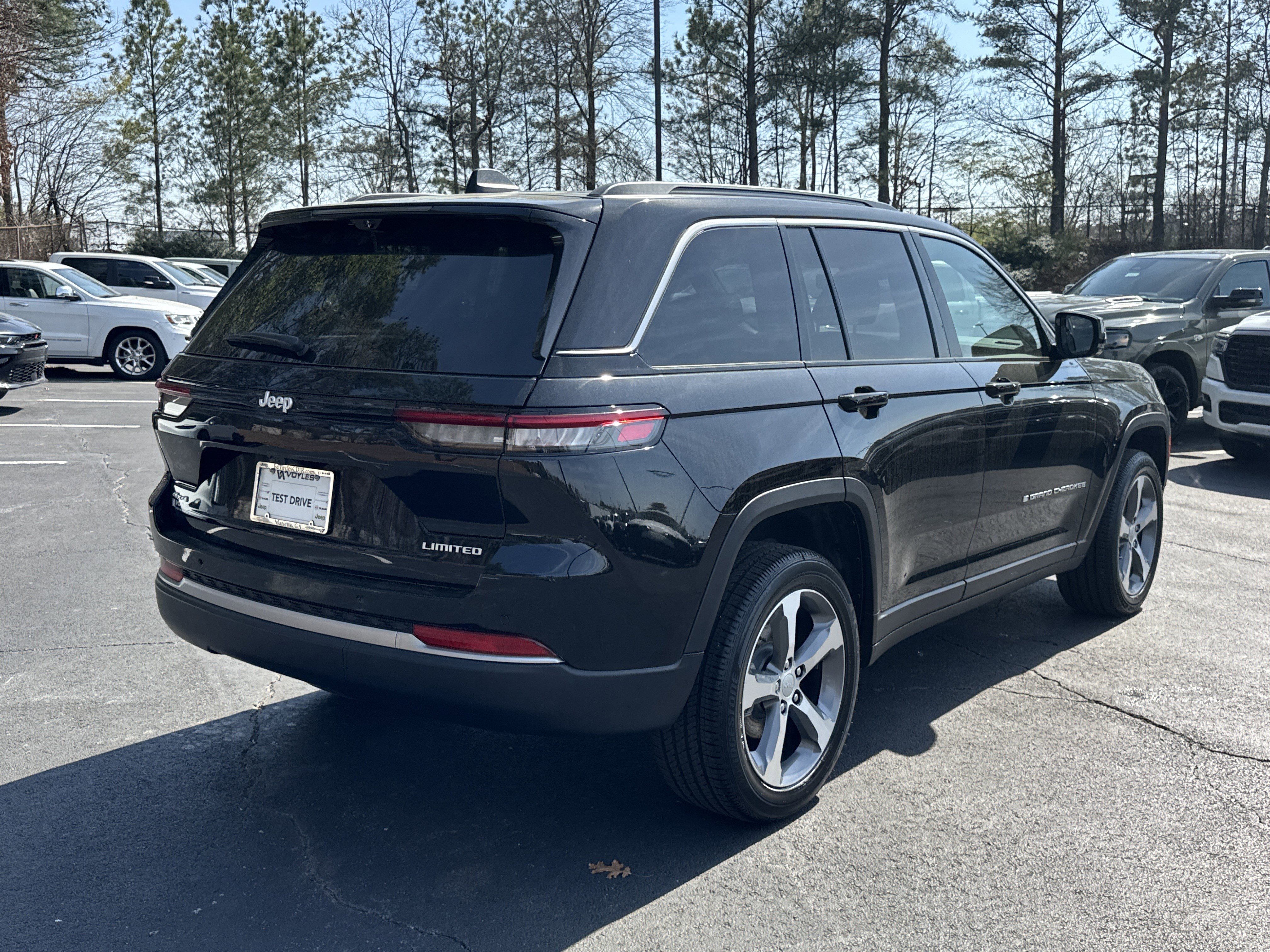 New 2026 Jeep Grand Cherokee Limited w/ Luxury Tech Group II image 8