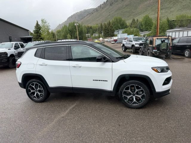 Used 2025 Jeep Compass Limited AWD/4WD image 8