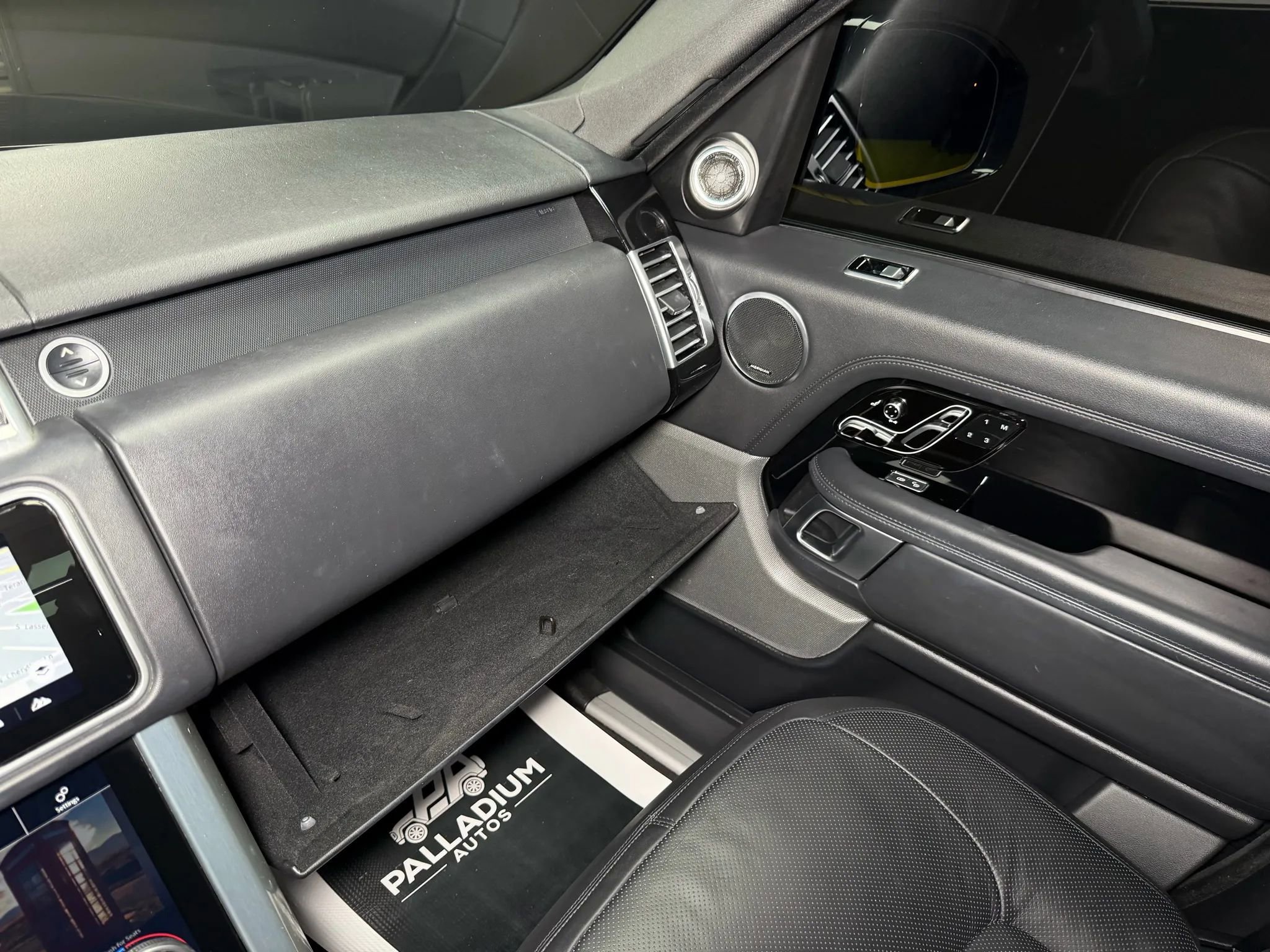 Used 2020 Land Rover Range Rover HSE image 53