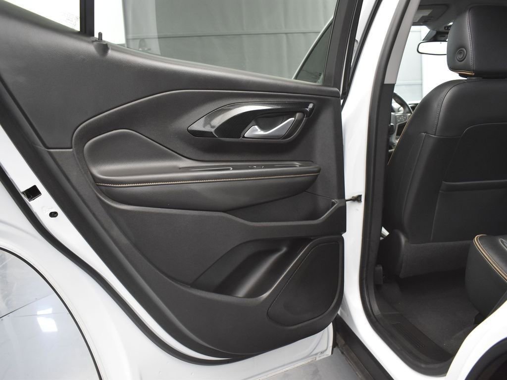 Used 2023 GMC Terrain AT4 image 16