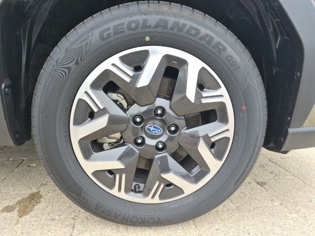 Certified 2025 Subaru Forester Premium AWD/4WD image 17