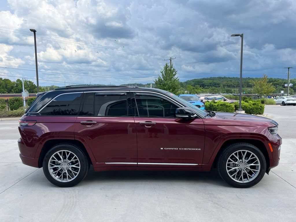 Used 2025 Jeep Grand Cherokee Summit AWD/4WD image 24