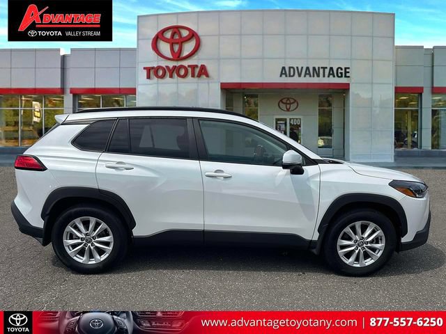 Used 2023 Toyota Corolla Cross LE w/ Moonroof Package AWD/4WD image 5