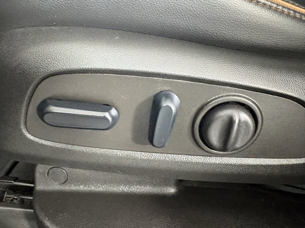 Used 2022 GMC Acadia AT4 w/ Technology Package image 12