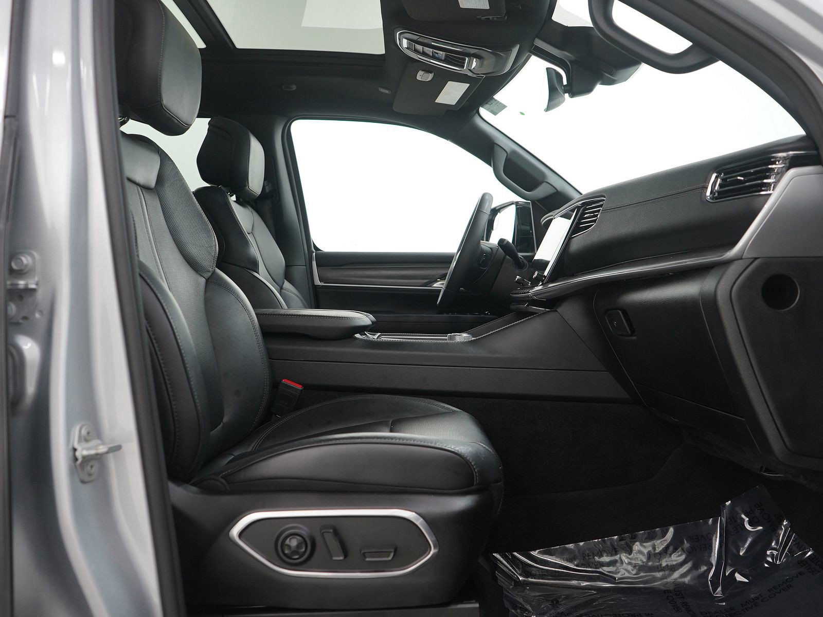 Used 2023 Jeep Wagoneer L Series II w/ Premium Group I image 10