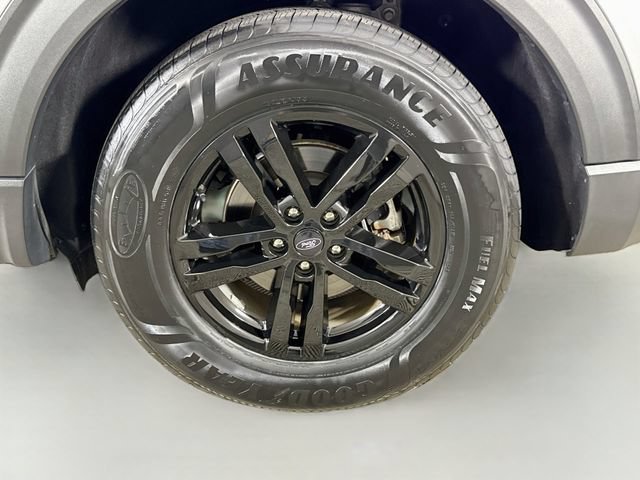 Used 2022 Ford Explorer XLT w/ Equipment Group 202A AWD/4WD image 32