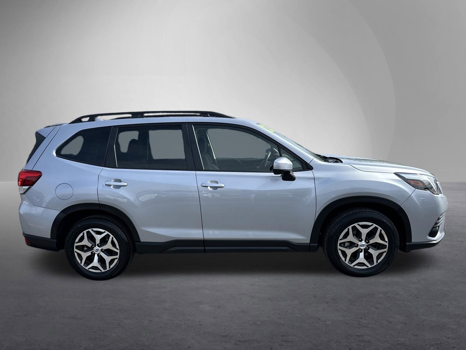 Used 2023 Subaru Forester Premium image 2