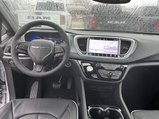 New 2026 Chrysler Pacifica Limited w/ Uconnect Theater Family Group image 16